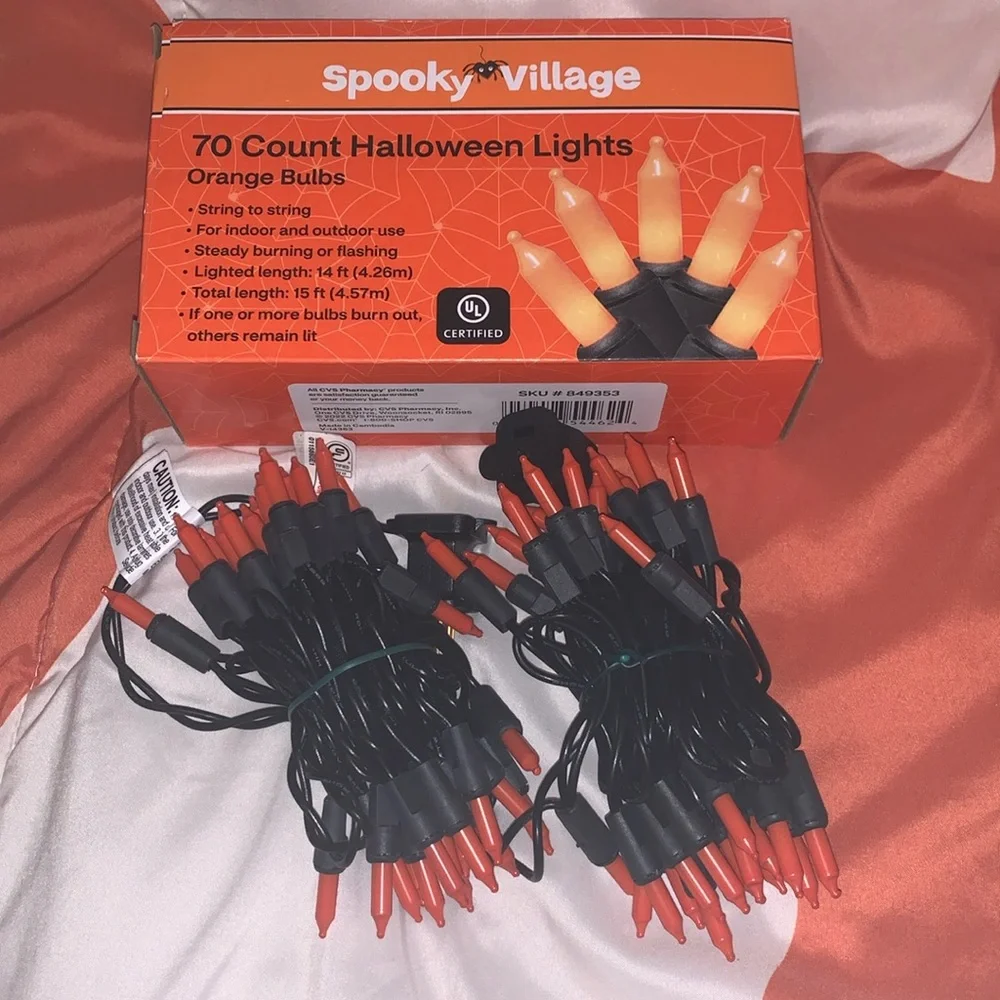 Selling Each/5 Available)Spooky🕷️Village 70 count Halloween Lights (orange bulb)